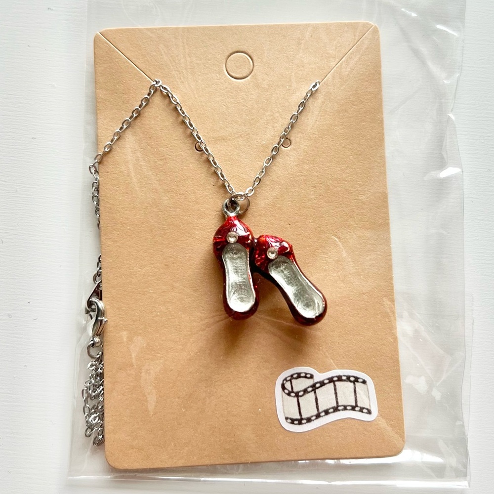 NWT Wizard Of Oz Hardcover Book & Dorothy Ruby Red Slippers Pendant Necklace Set - Picture 2 of 7